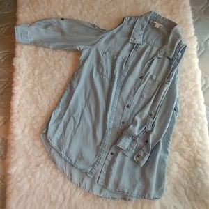 Cold shoulder button up S